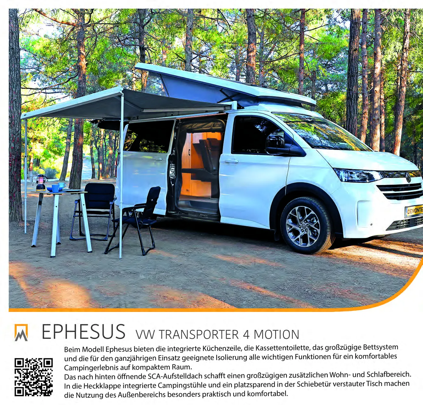 Demonte Caravan Katalog 2026, Seite 10: das Modell EPHESUS auf VW Transporter 4Motion, Markise und Aufstelldach im Kiefernwald geöffnet