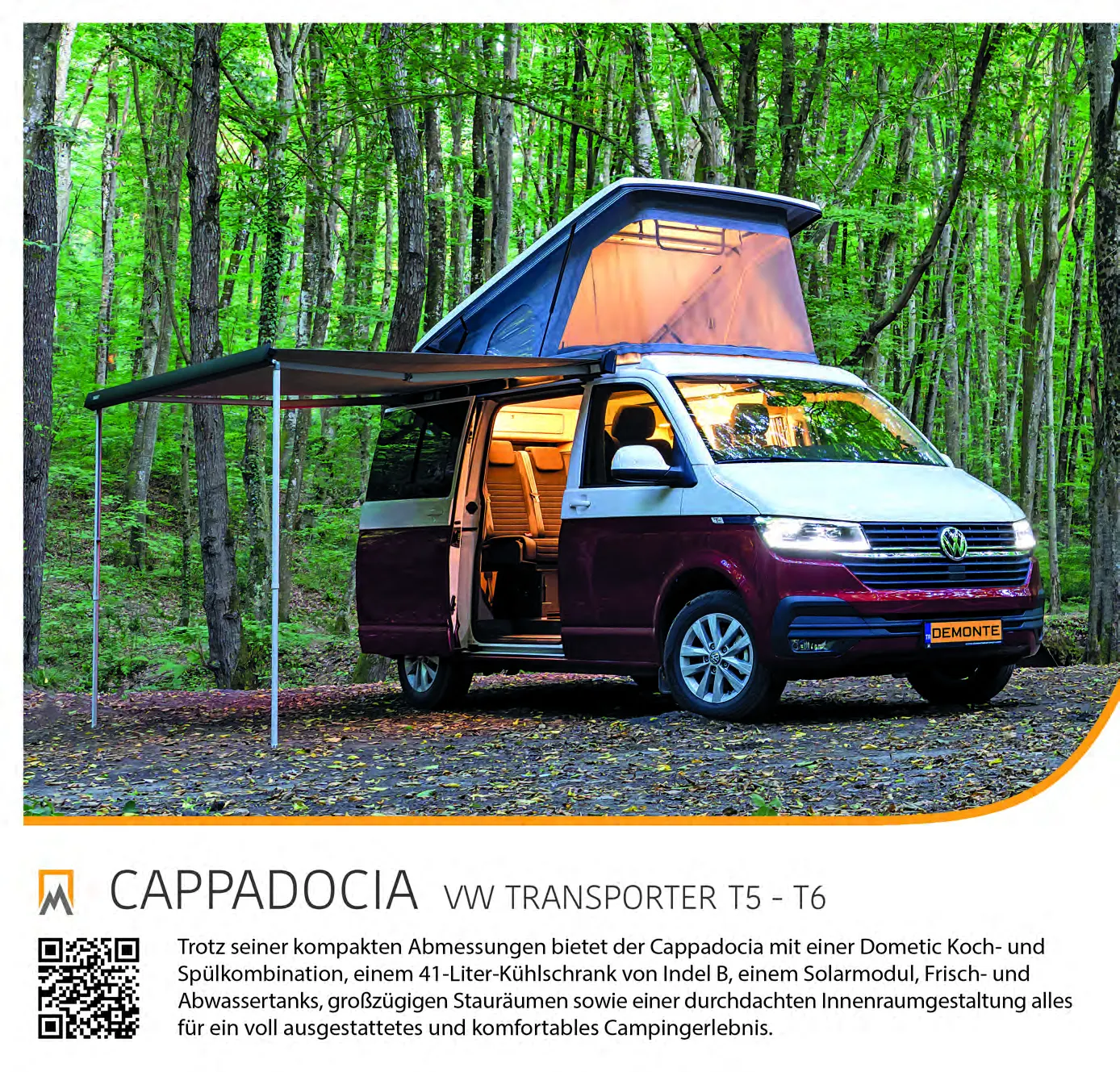 Demonte Caravan Katalog 2026, Seite 18: das Modell CAPPADOCIA auf einem bordeauxroten VW Transporter T5–T6 mit aufgestelltem Dach im Wald